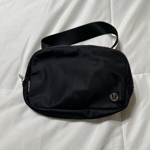 Lululemon Black Everywhere Belt Bag 1L - Like New